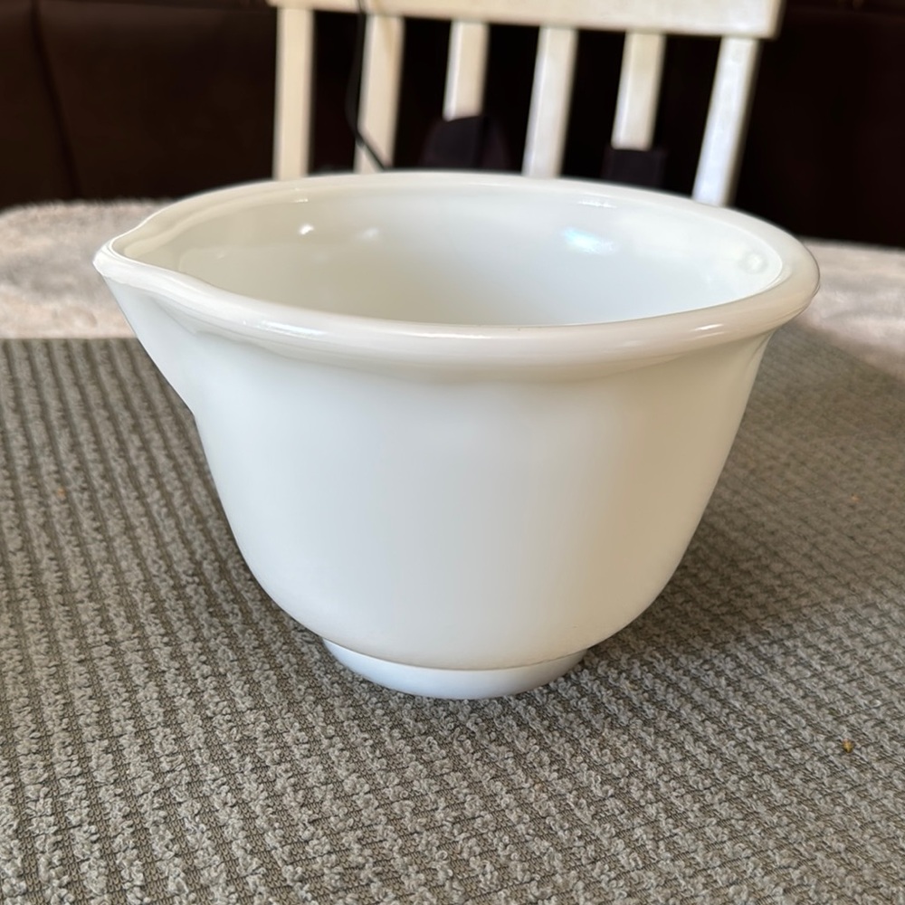 Vintage Hamilton Beach Milk Glass Mixing Bowl Pour Spout Racine Wisconsin‎ 7"